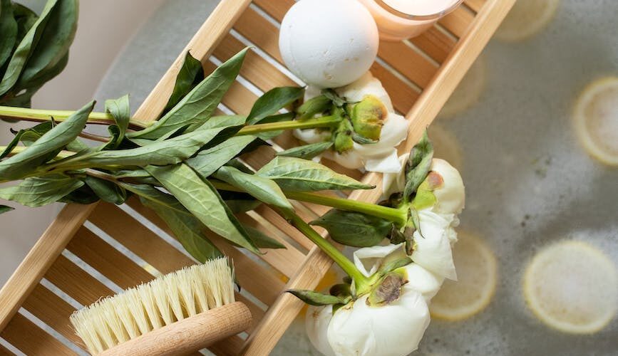 tray with bath bomb on tub